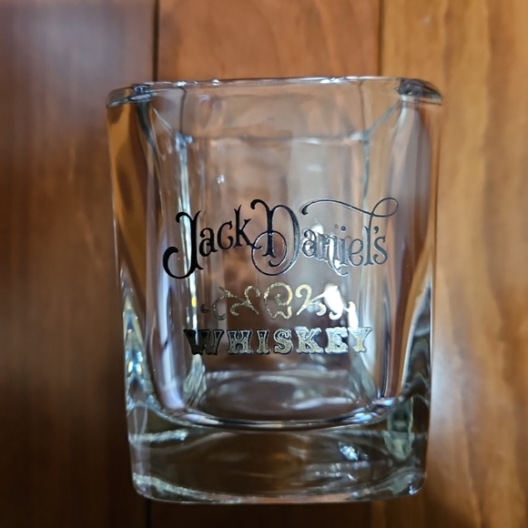 Jack Daniels Glasses and Tribute to Tennessee Decanter - Picture 2 of 8